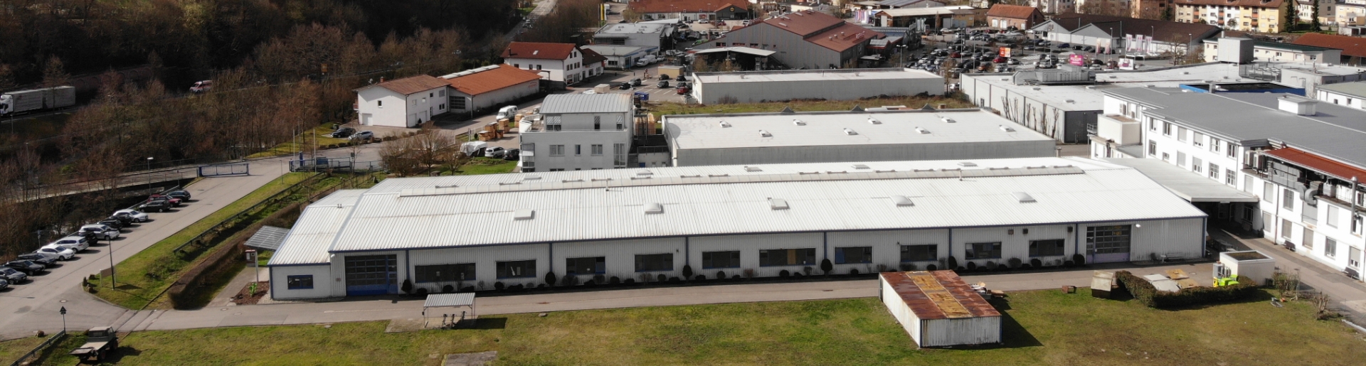 Luftaufnahme von Produktionshalle der krauth technology GmbH